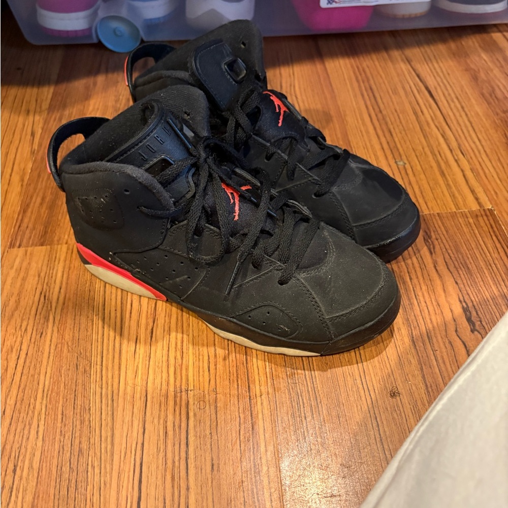Black and Red High-Top Sneakers Jordan 6s